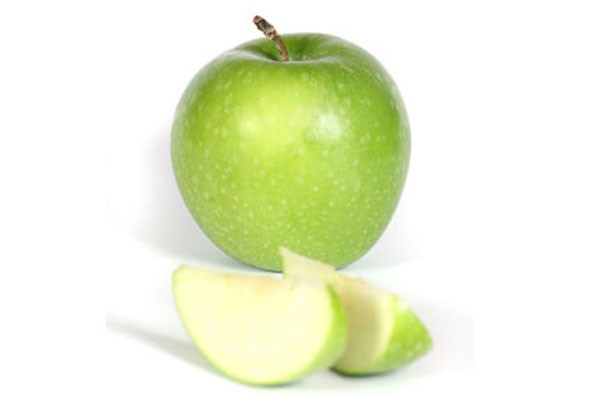 1. Táo Một quả táo mỗi ngày có thể giúp bạn giảm cân nhanh hơn mong muốn. Với những chị em muốn việc giảm cân hiệu quả, hãy sử dụng táo trước bữa ăn, cách này sẽ giúp no bụng trước khi vào bữa chính. Ngoài ra, táo còn chứa chất chống oxy hóa cũng có tác động tích cực tới quá trình trao đổi chất